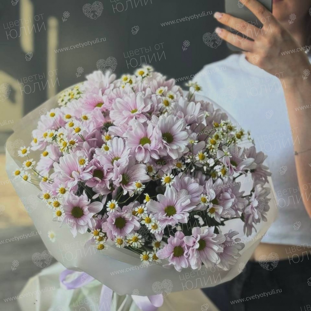 Букет из хризантем и танацетума "Розовая мечта"