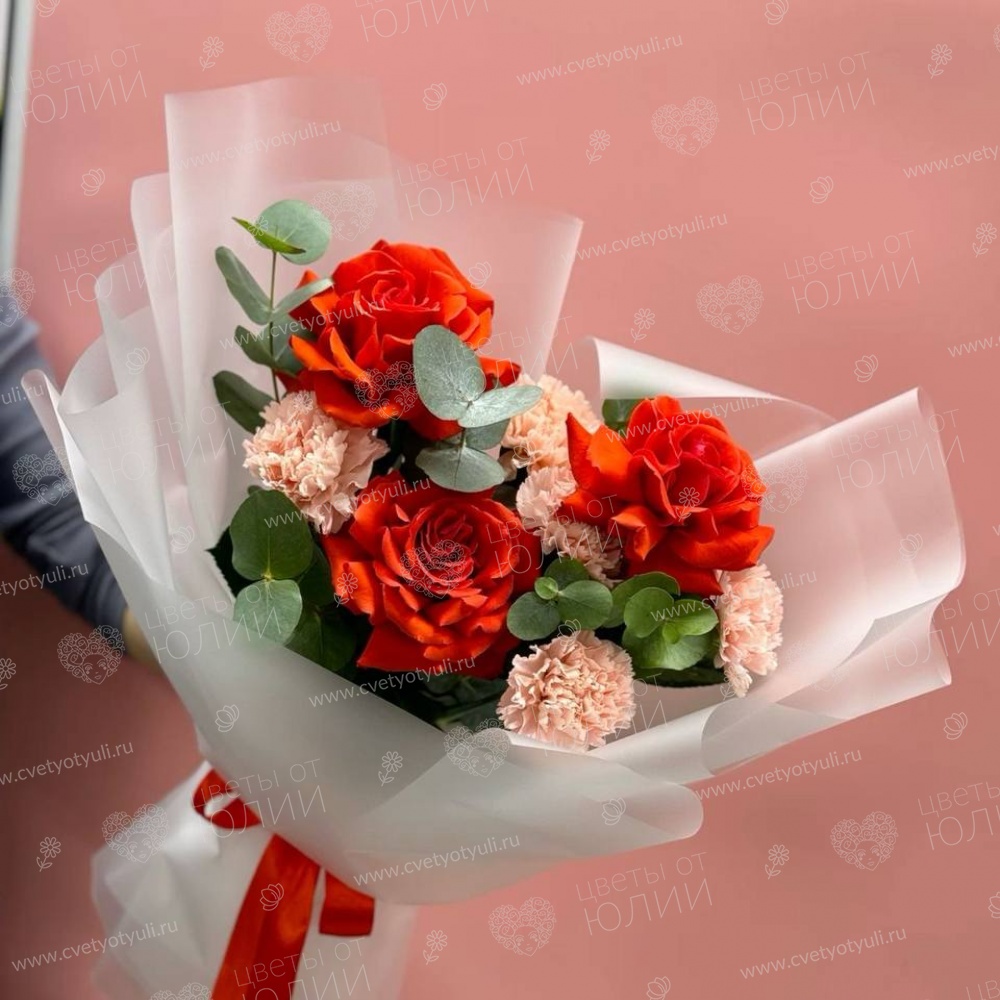 Букет из французских роз и диантусов