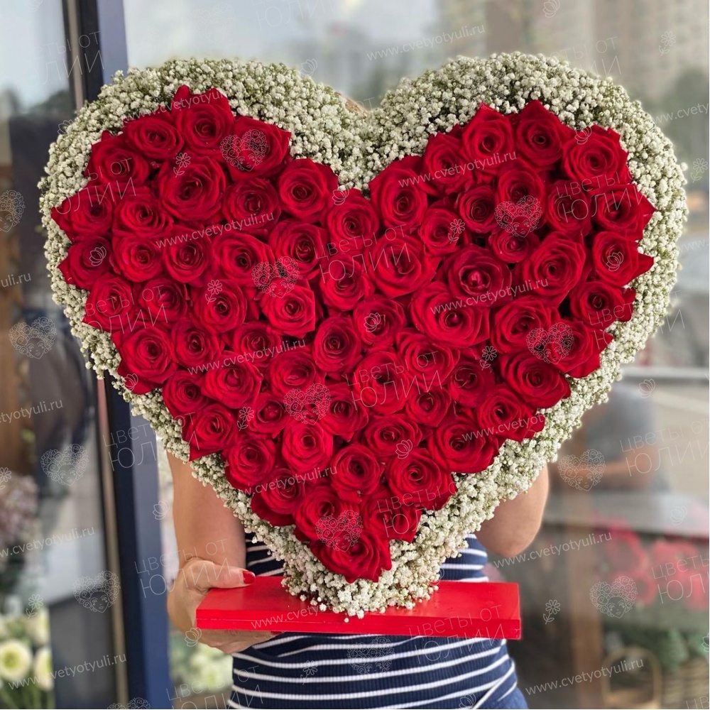 Букет из 101 розы и гипсофил Пушистое сердце