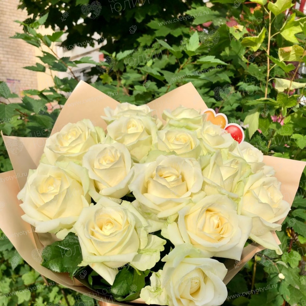 Букет из 15 белых роз 50 см