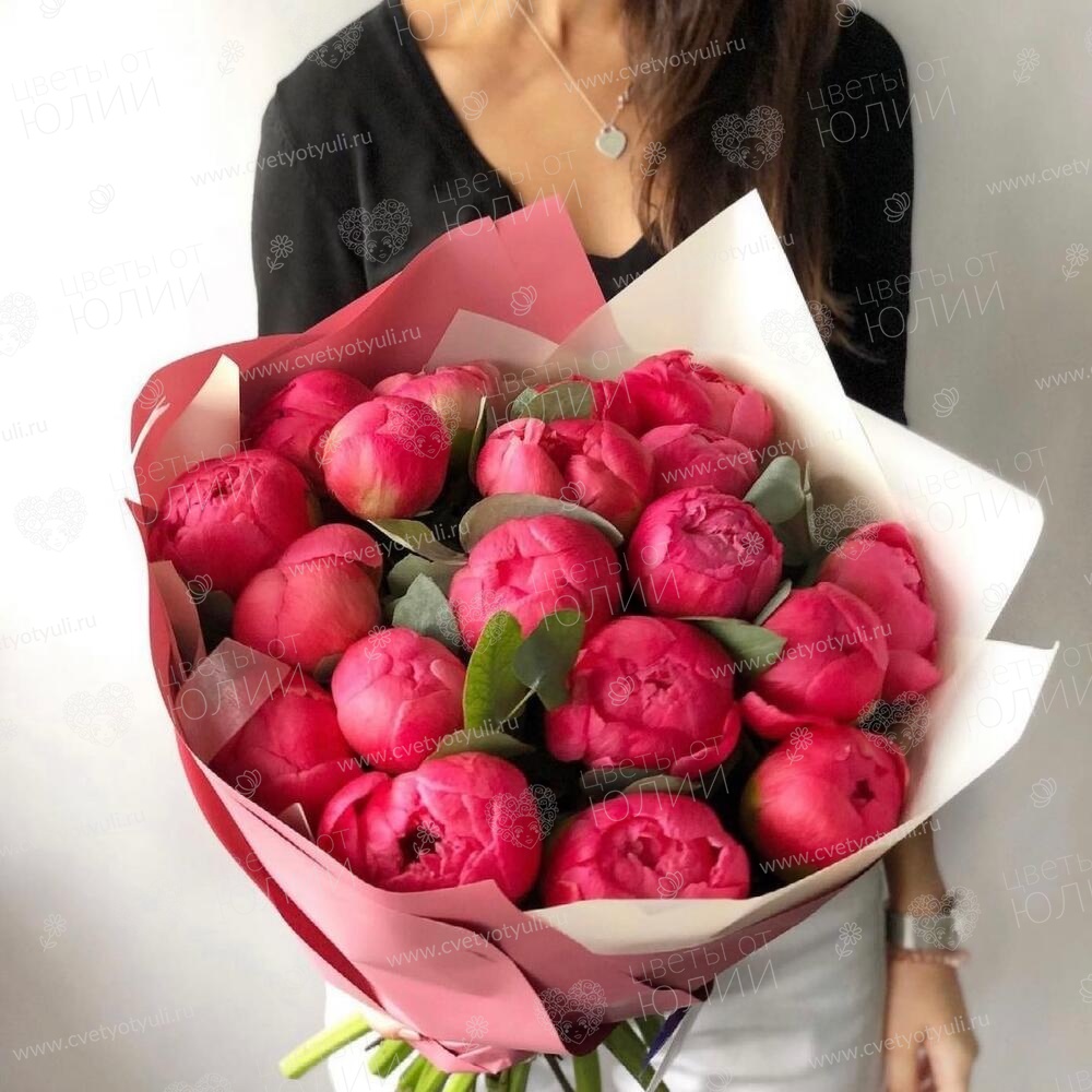 Букет из 15 коралловых пионов