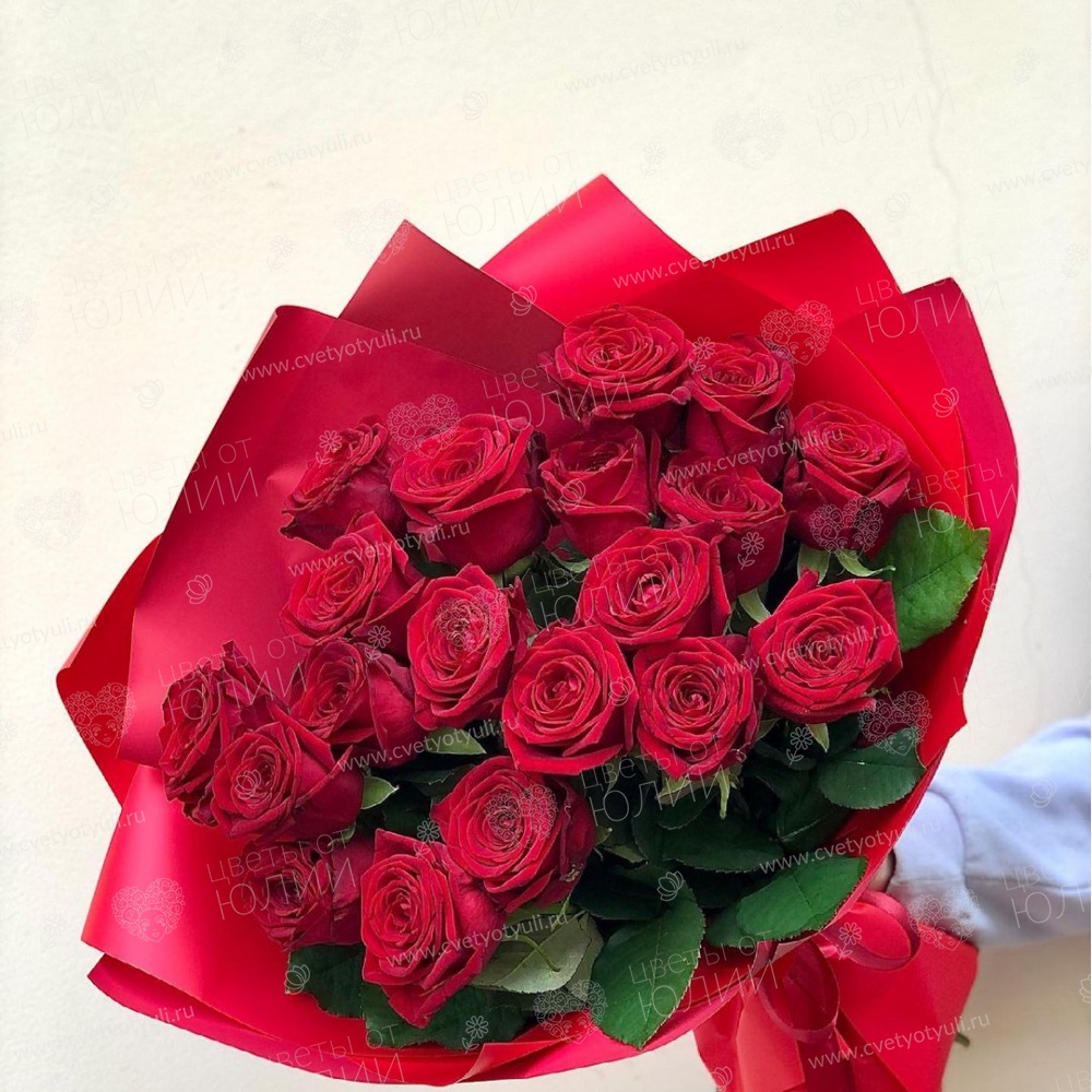 Букет из 19 красных роз Рената