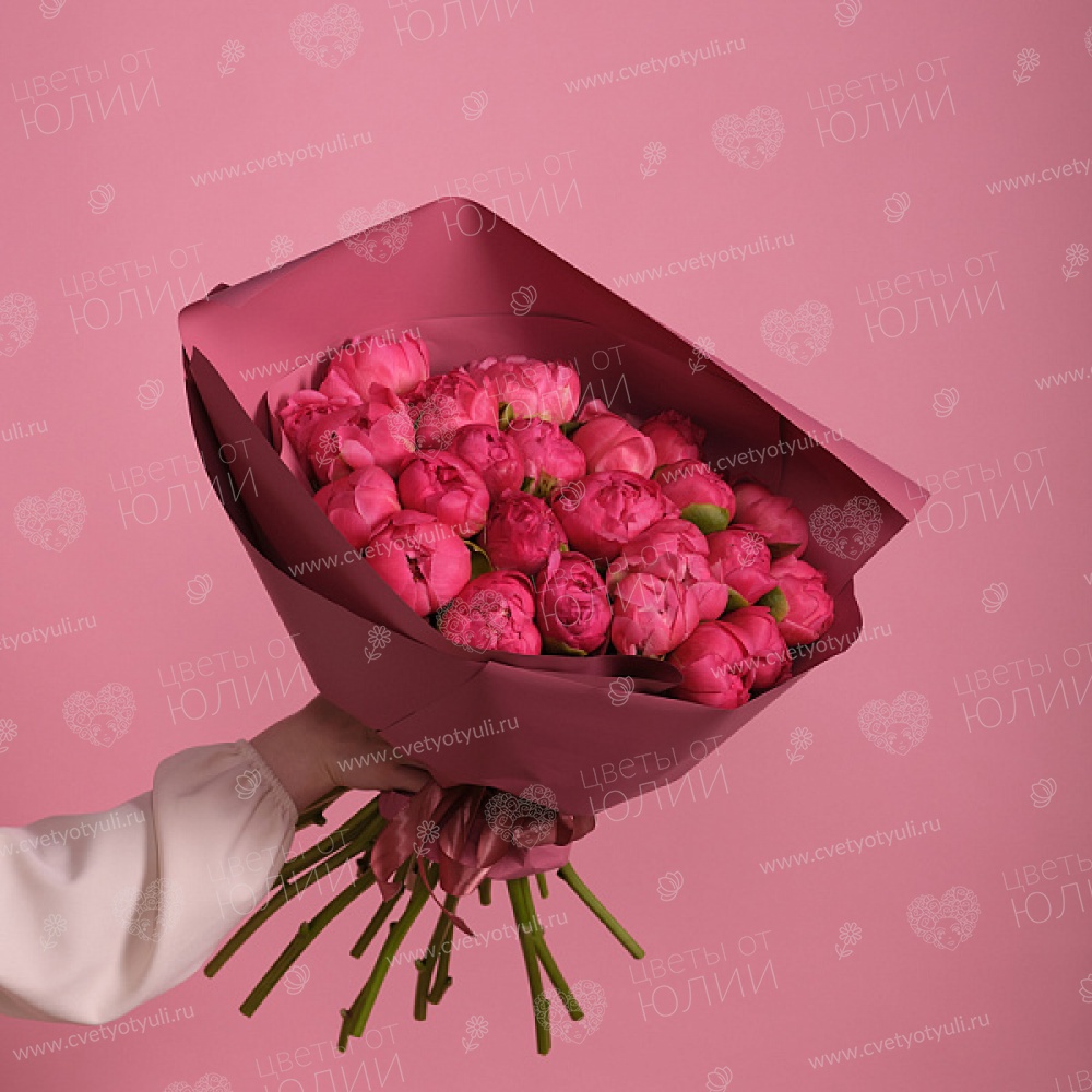 Букет из 25 коралловых пионов
