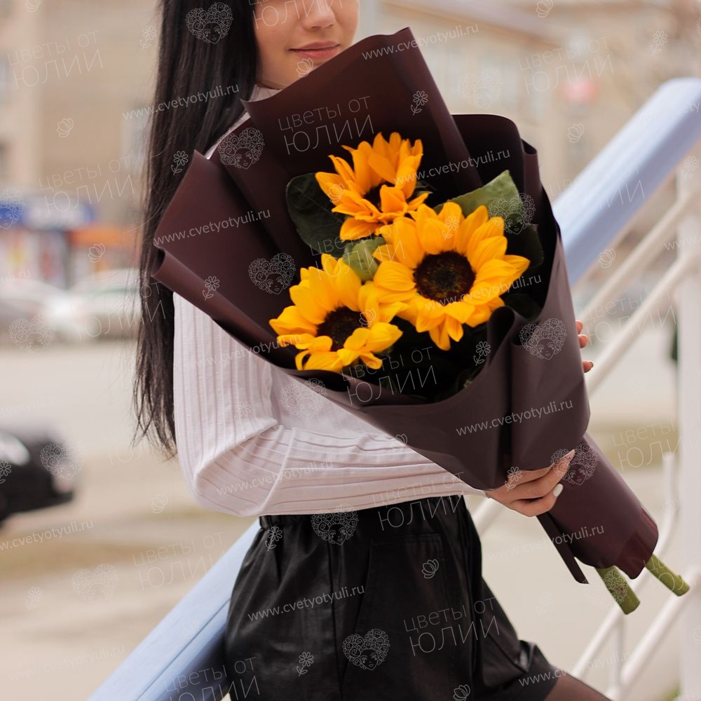 Букет из 3 подсолнухов