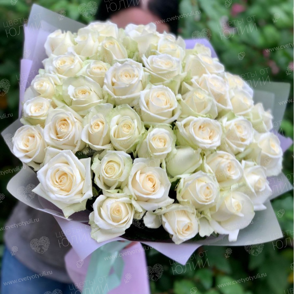Букет из 41 белой розы