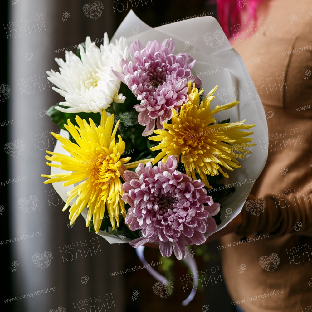 Букет из 5 игольчатых хризантем