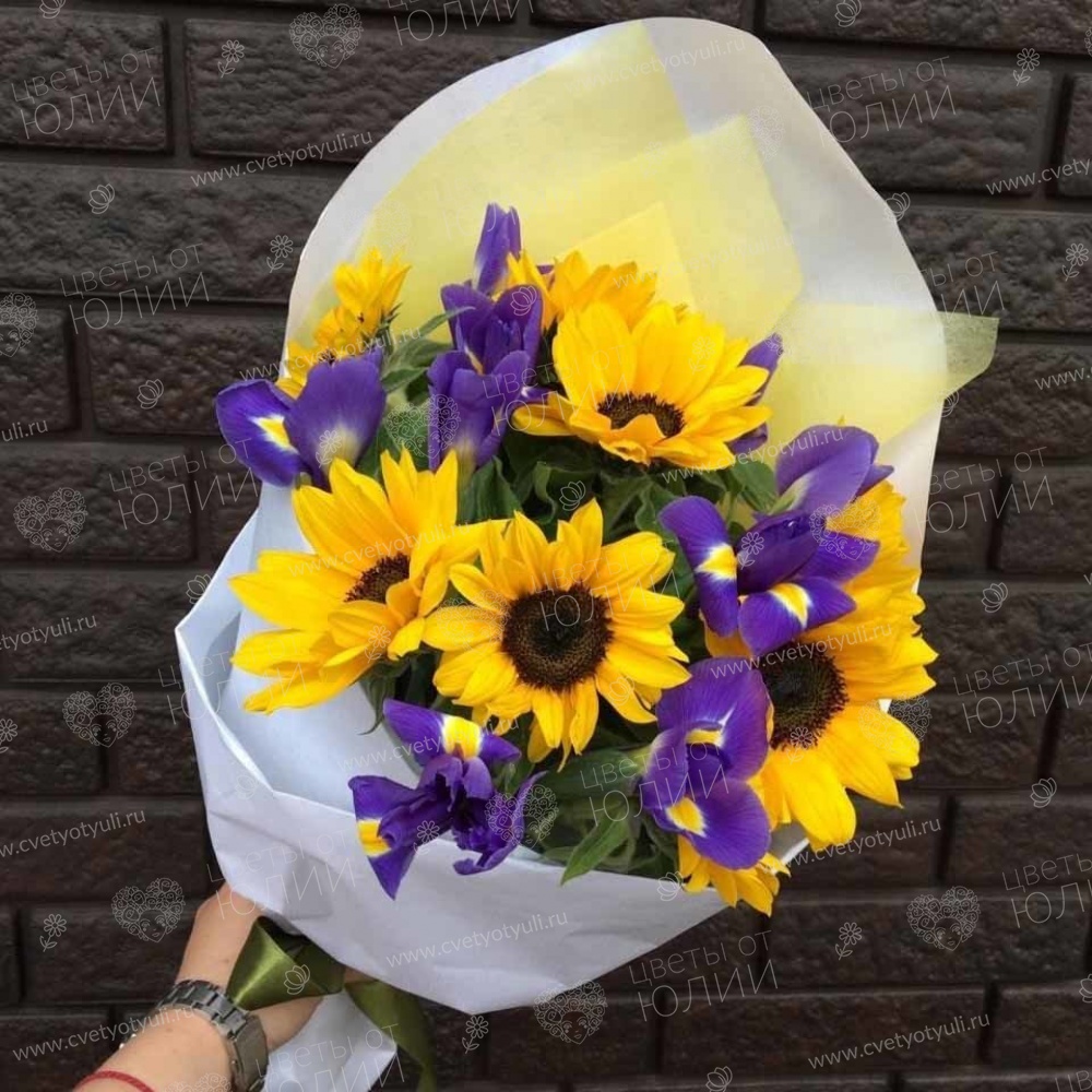 Букет из гелиантуса и ирисов Синее солнце