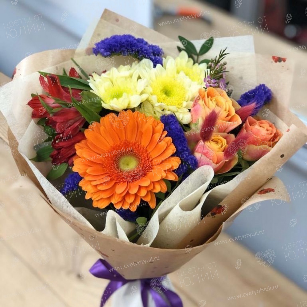 Букет «Любимый праздник» с герберами, хризантемами и розами