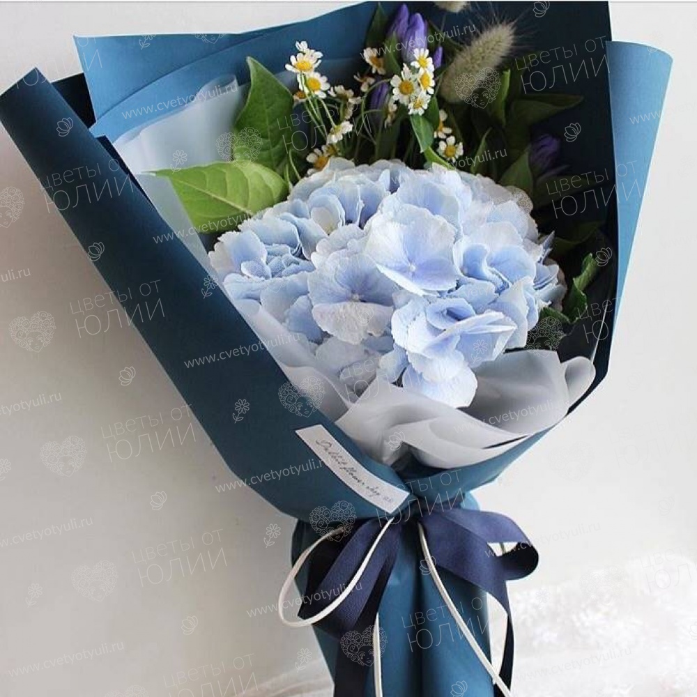 Букет из гортензии с зеленью