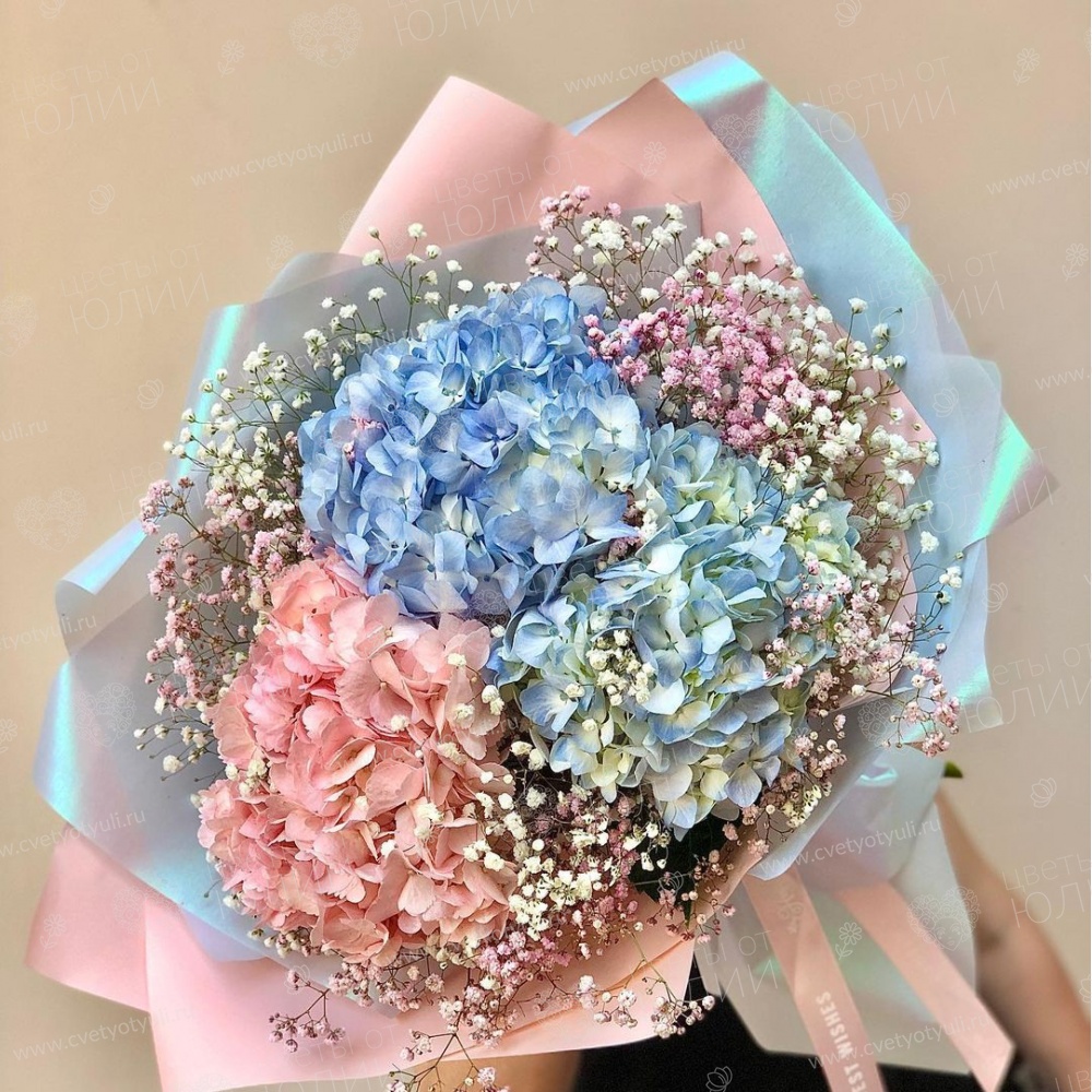 Букет из гортензий и гипсофил Мирра
