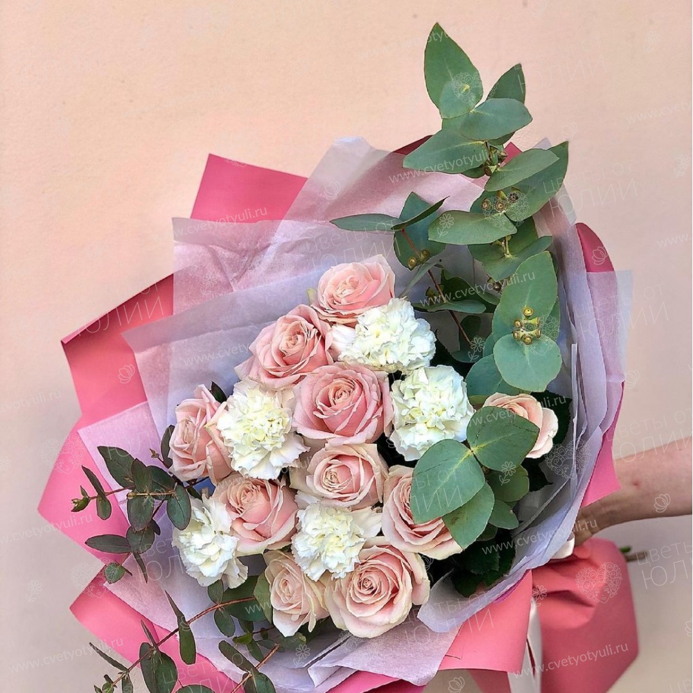 Букет из гвоздик и роз Рикарда