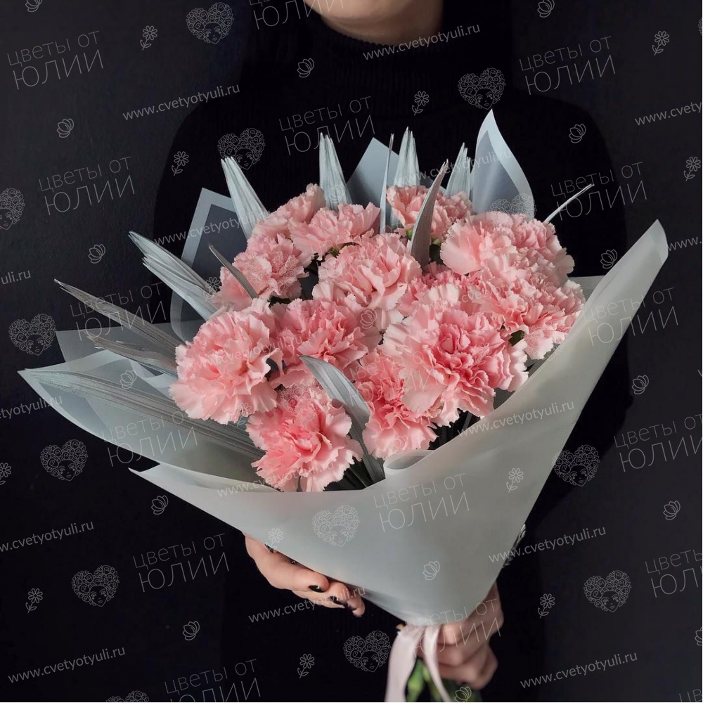 Букет из гвоздик с зеленью Агата