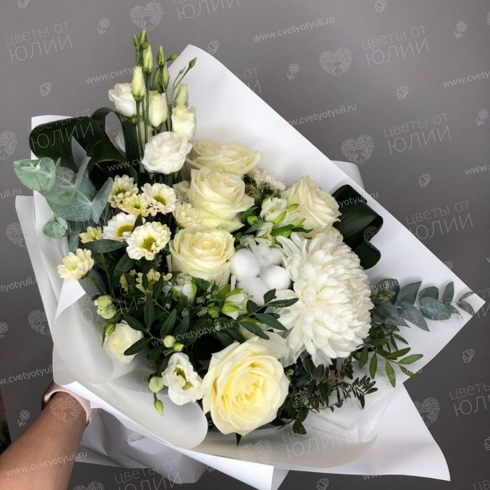 Букет из хризантем и роз Танец