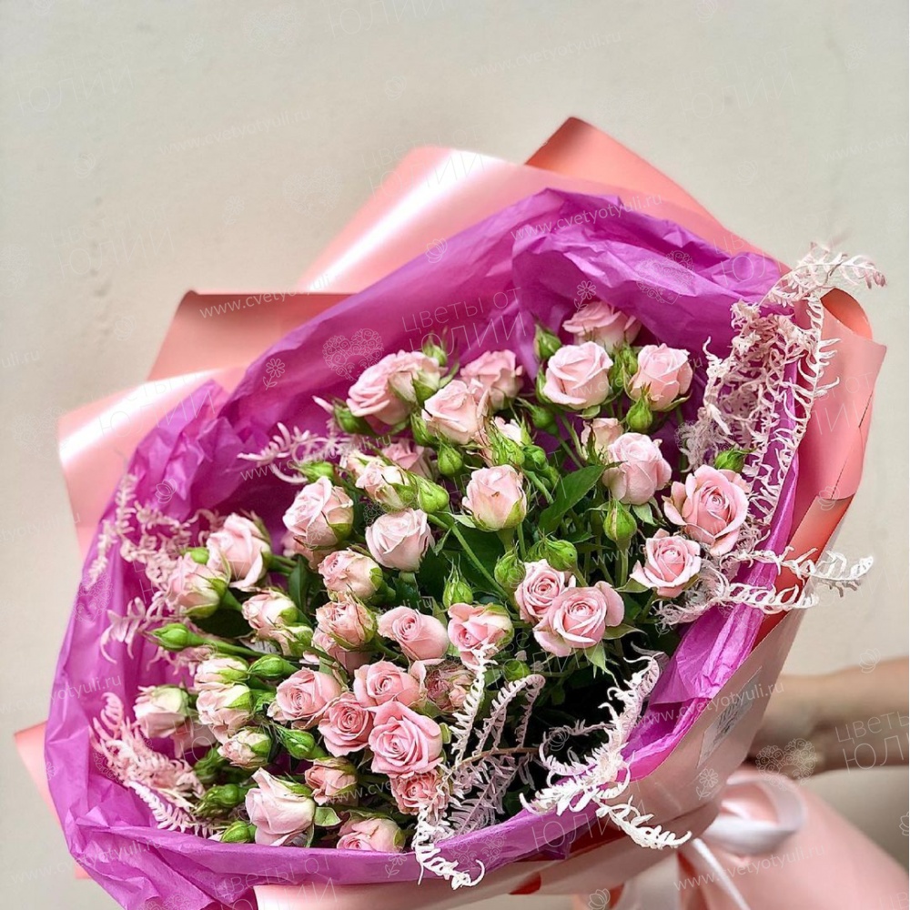 Букет из кремовых кустовых роз Альбина