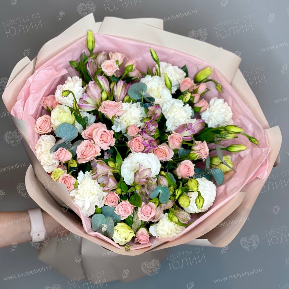 Букет из кустовых роз и гвоздик Исабелла