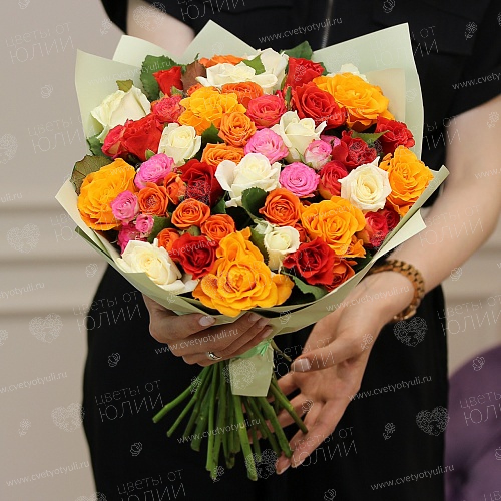 Букет из одноголовых и кустовых роз Необычная