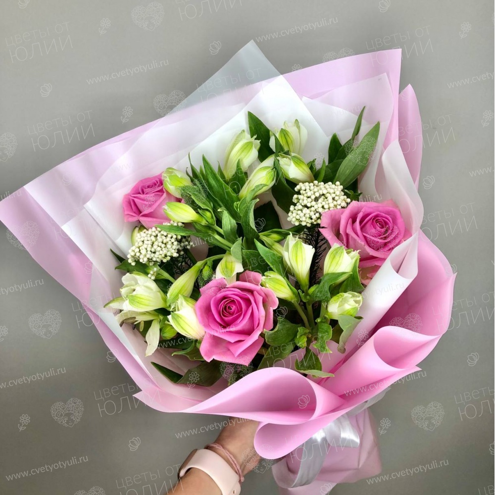 Букет из роз и альстромерий Фламинго