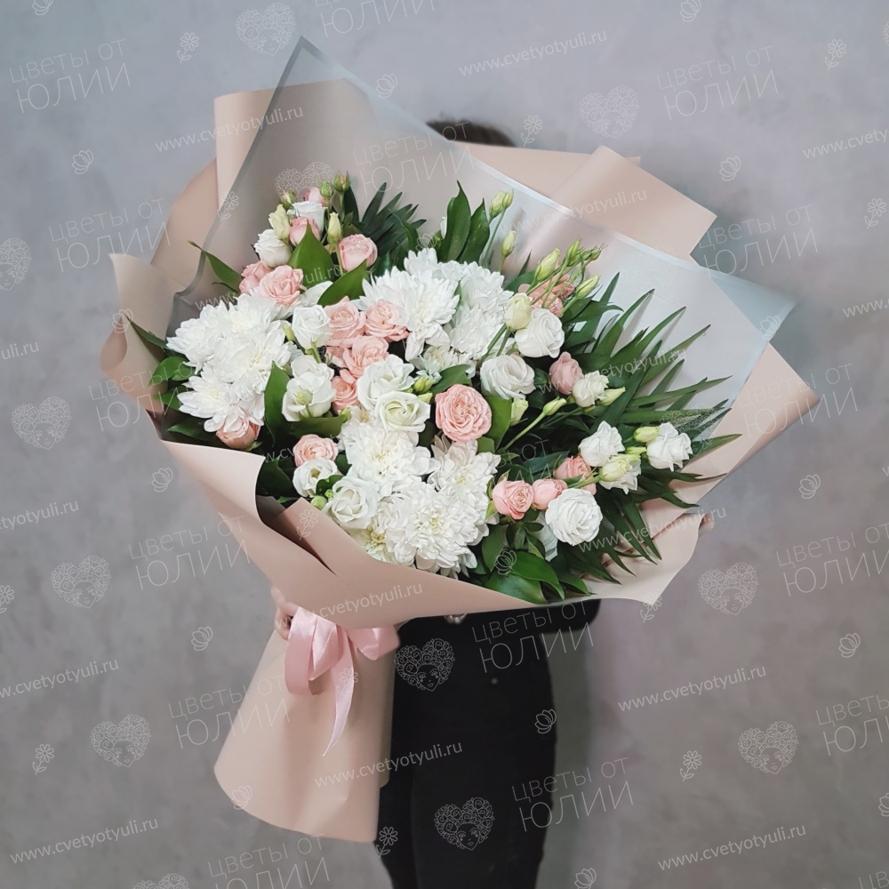 Букет из роз и эустом Мечтаю о тебе!