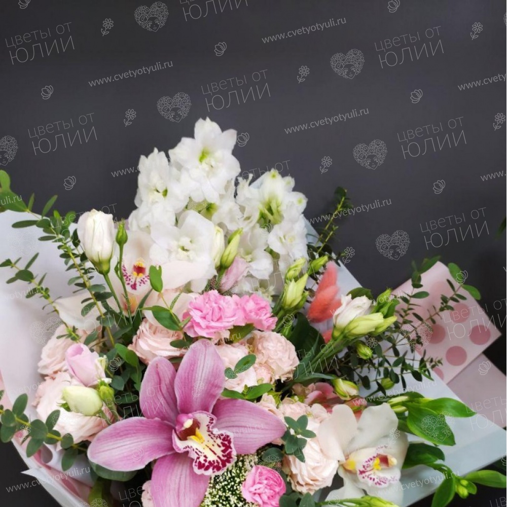 Букет из роз и эустомы Любящее сердце