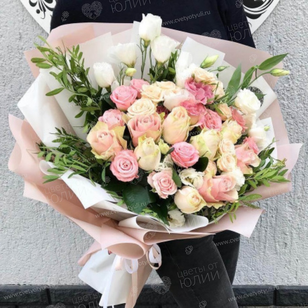 Букет из роз и эустомы Магия ночи