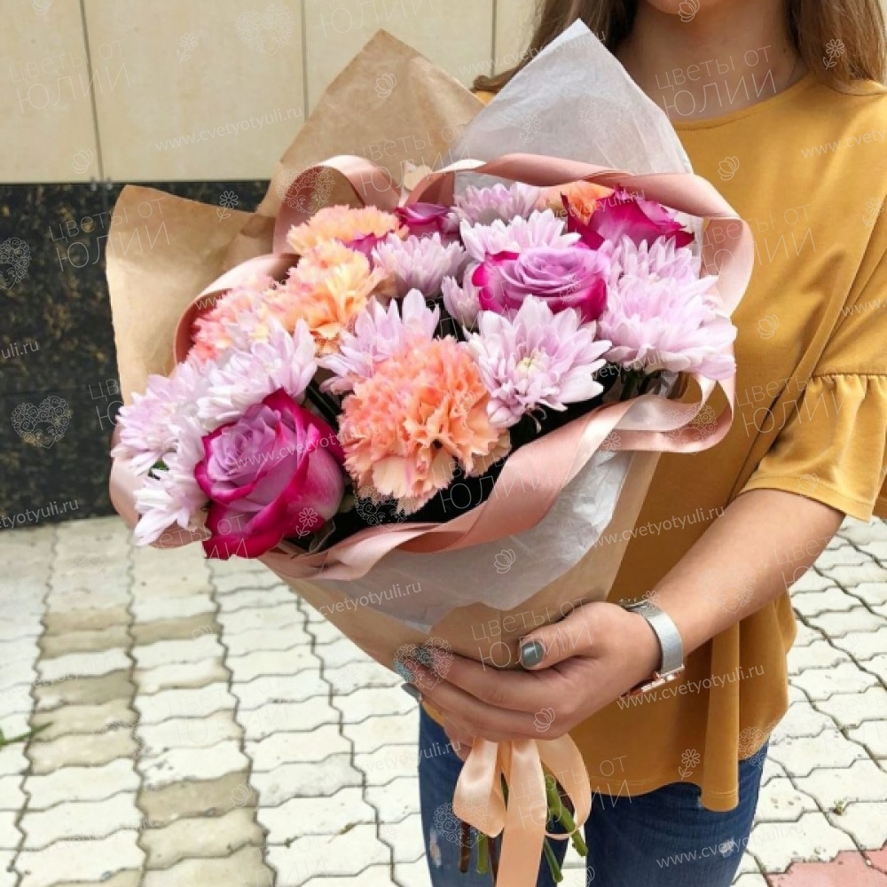 Букет из роз и гвоздик Макария