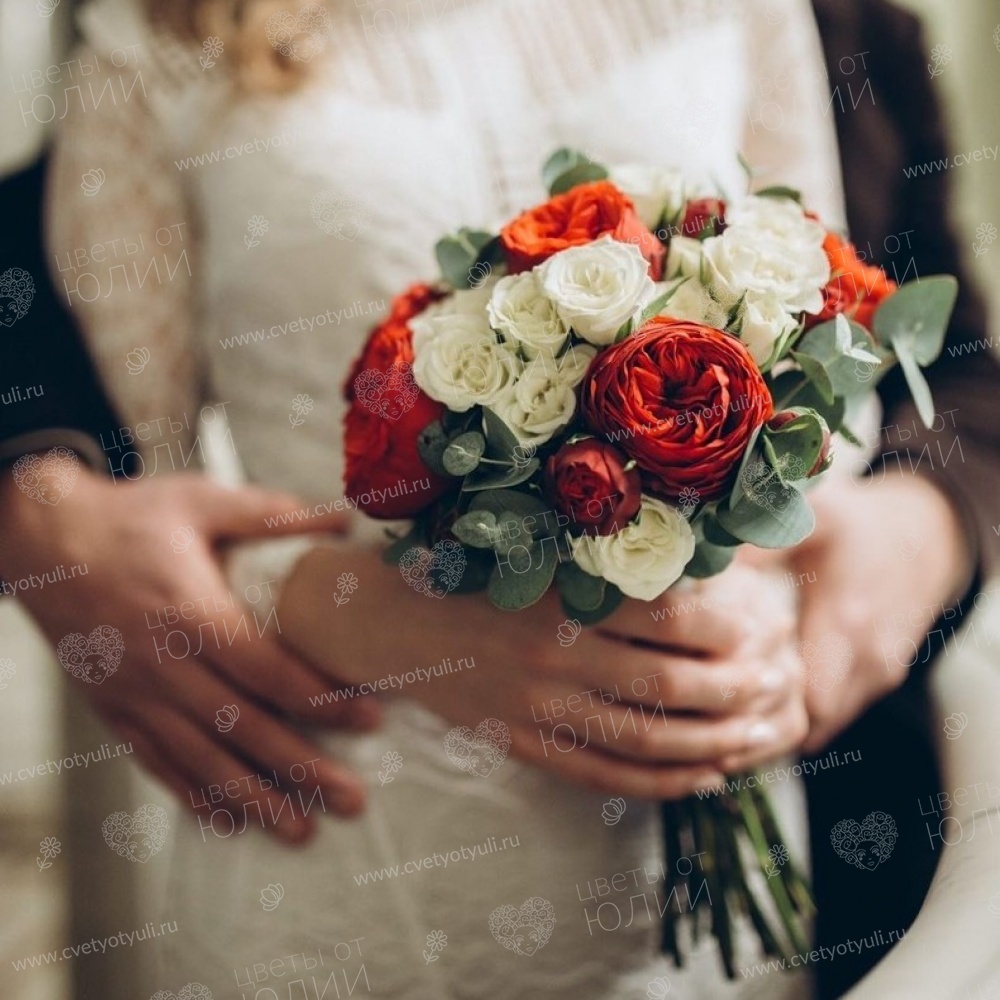 Букет невесты из роз и эквалипта №368