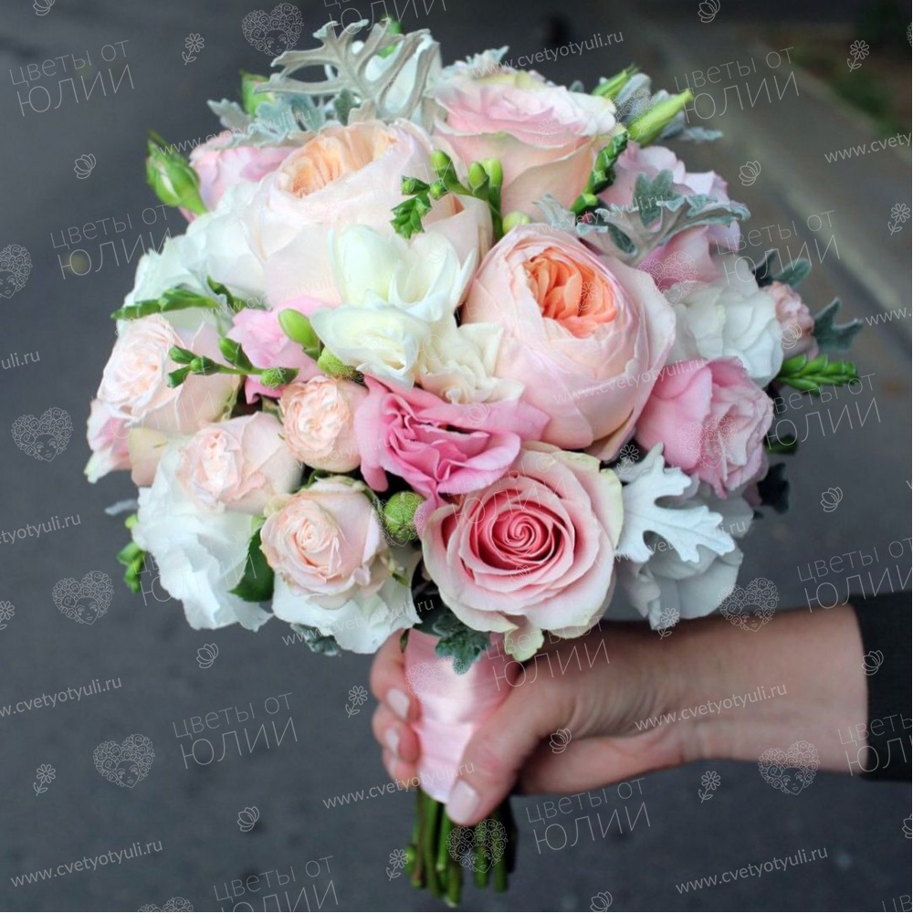 Букет невесты из роз и эустомы №371