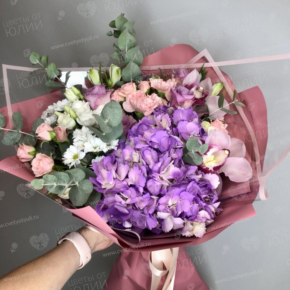 Букет сборный из гортензий, роз и альстромерий