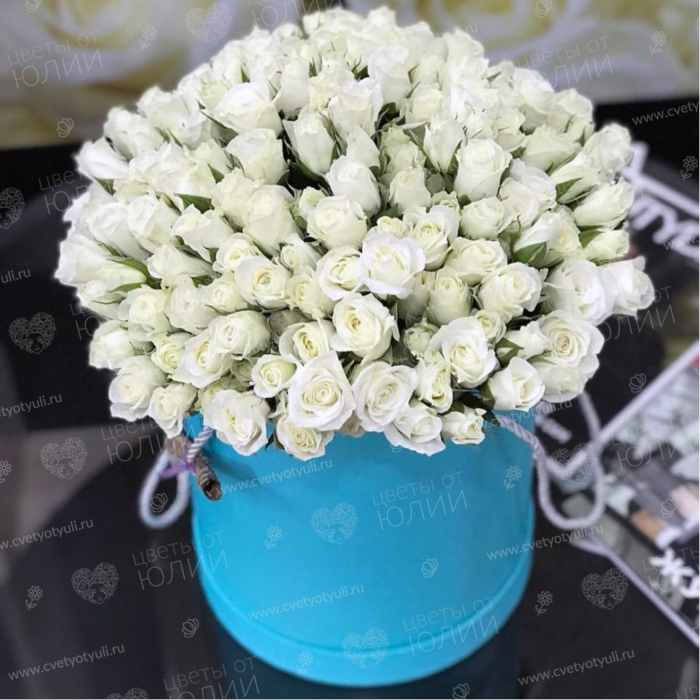 Коробка из 21 белых кустовых роз