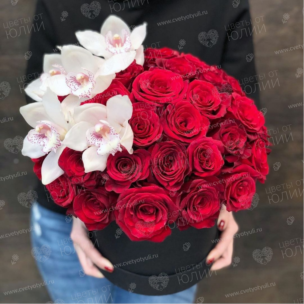 Коробка из 35 роз с орхидеями