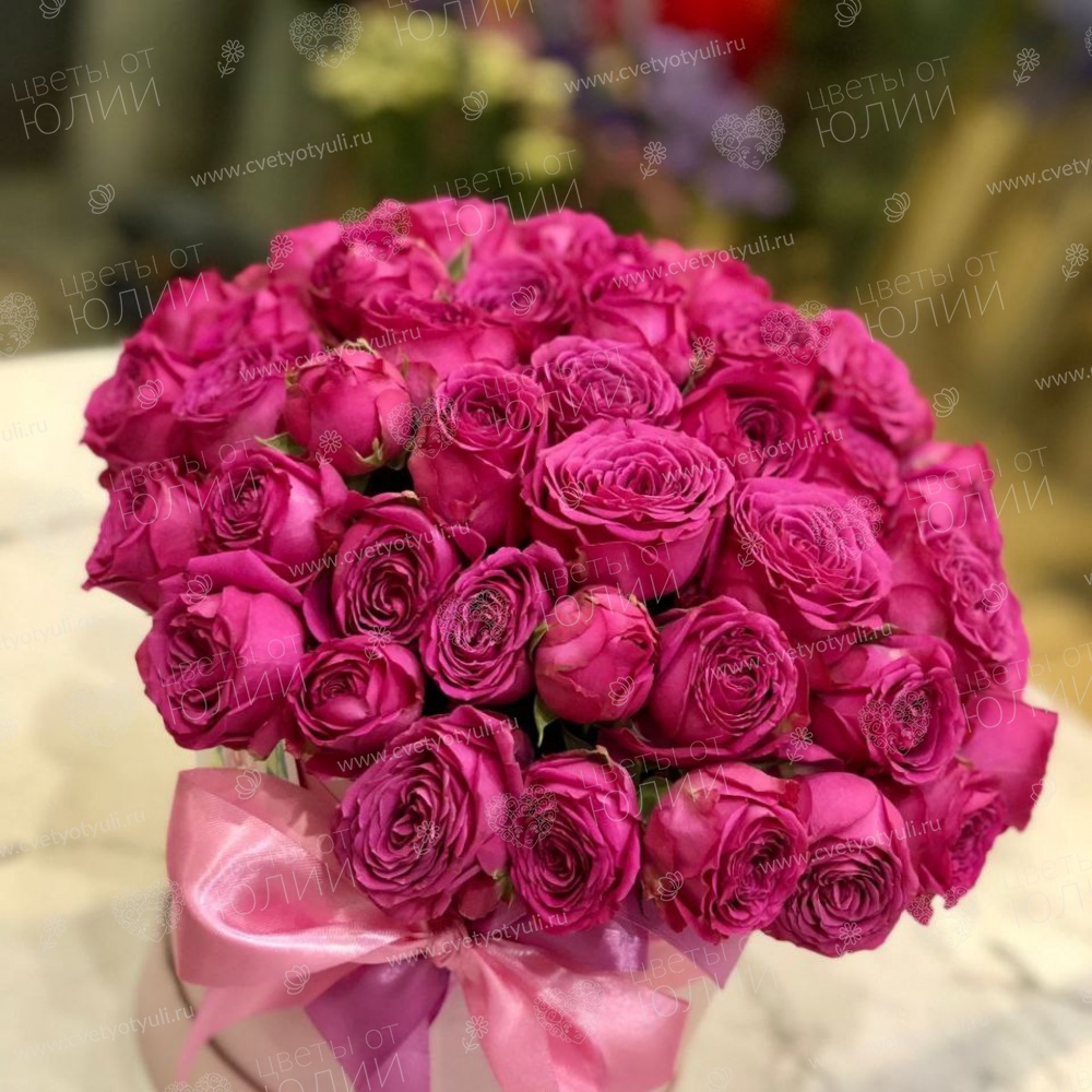 Коробка из 9 кустовых пионовидных роз