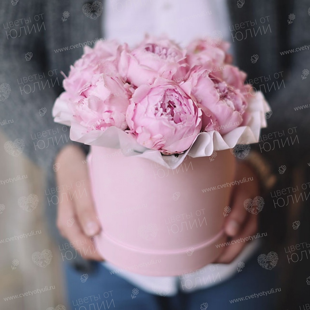 Коробка из 9 пионов