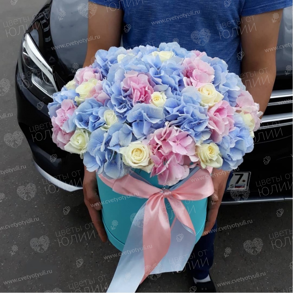 Коробка из гортензии и розы