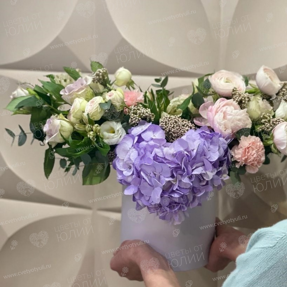 Коробка из гортензий и роз Глафира