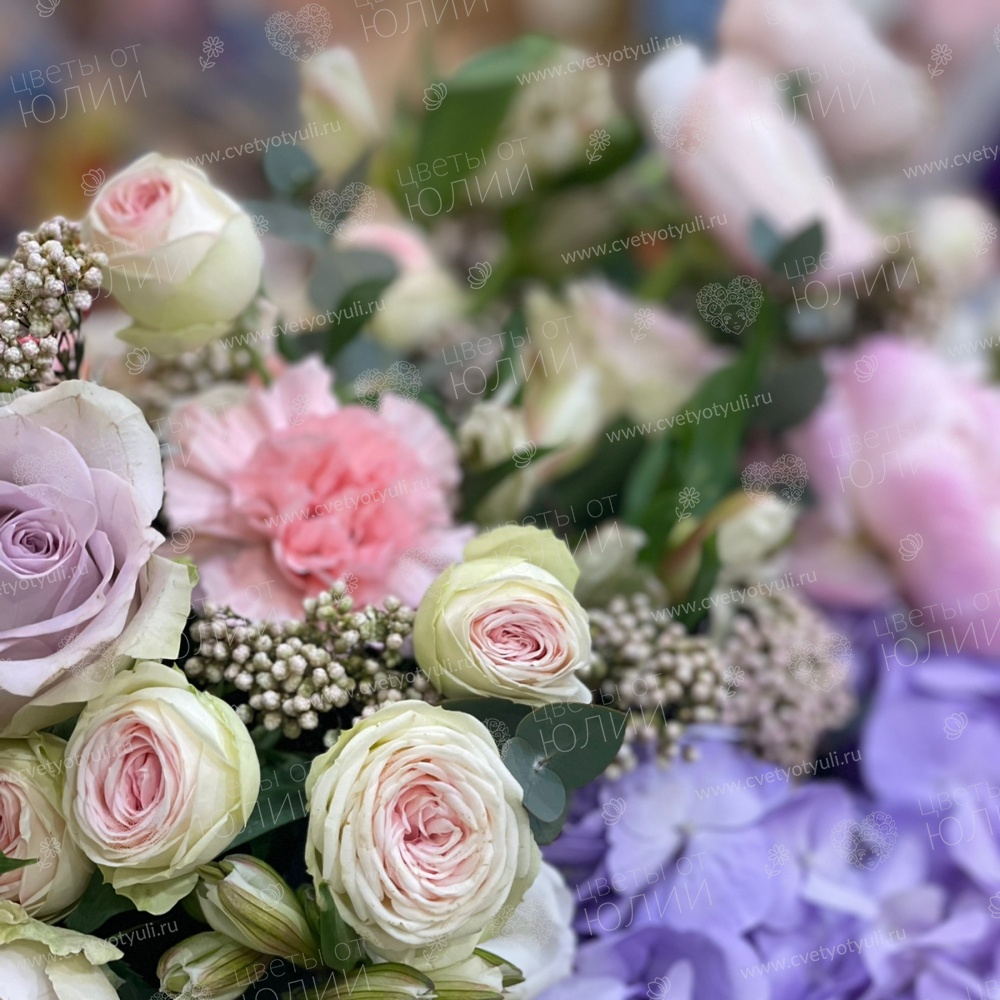 Коробка из гортензий и роз Глафира