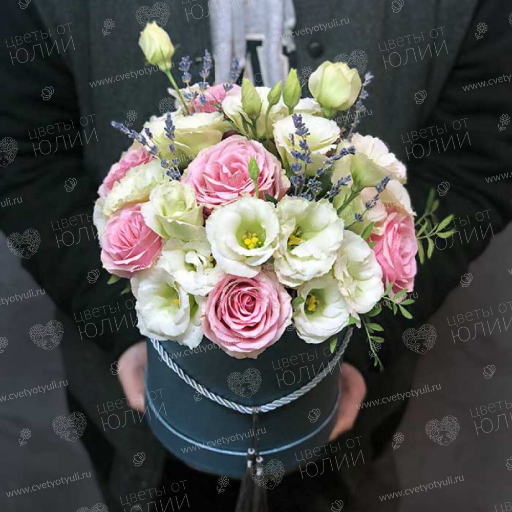 Коробка из роз и эустом Мелодия