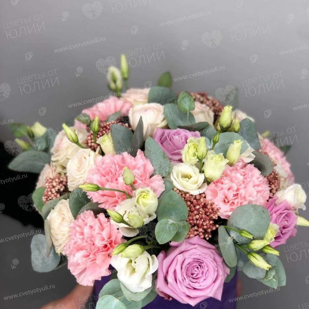 Коробка из роз и гвоздик Мирра