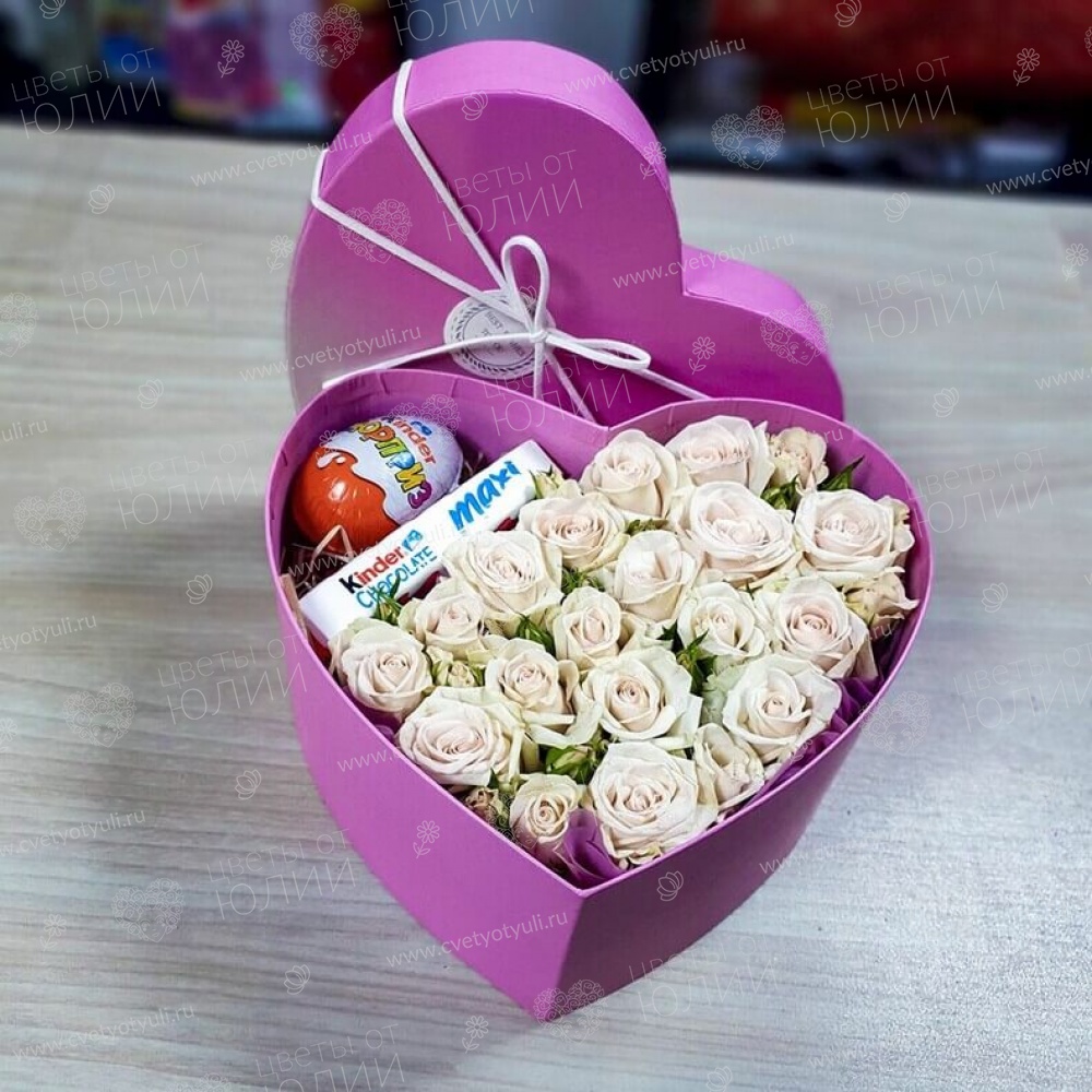 Коробка из роз и киндера Приятный сюрприз
