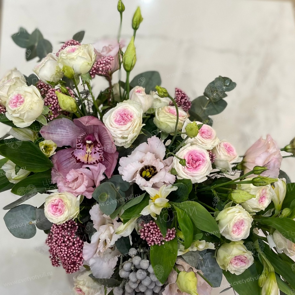 Коробка сборная из эустомы и розы