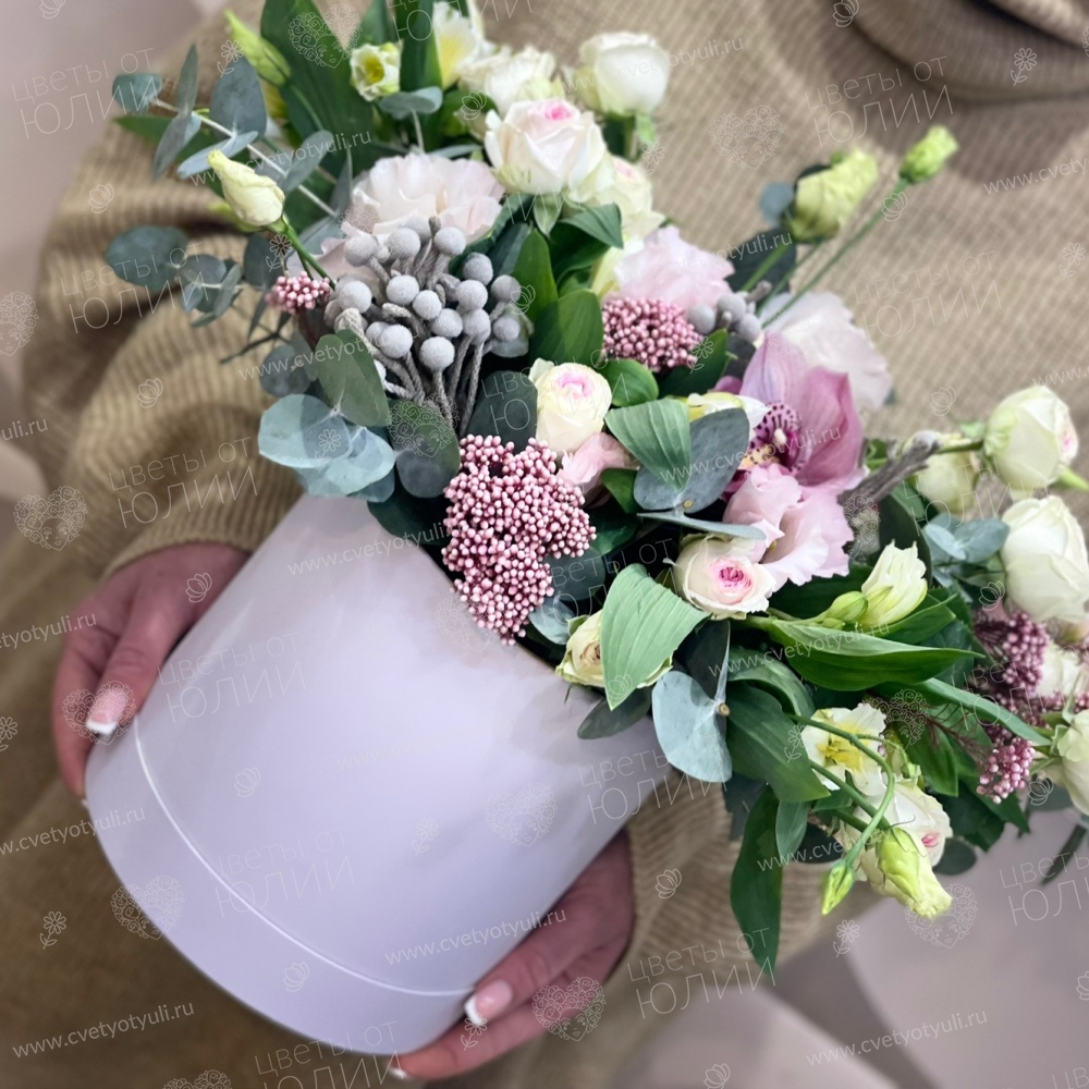 Коробка сборная из эустомы и розы