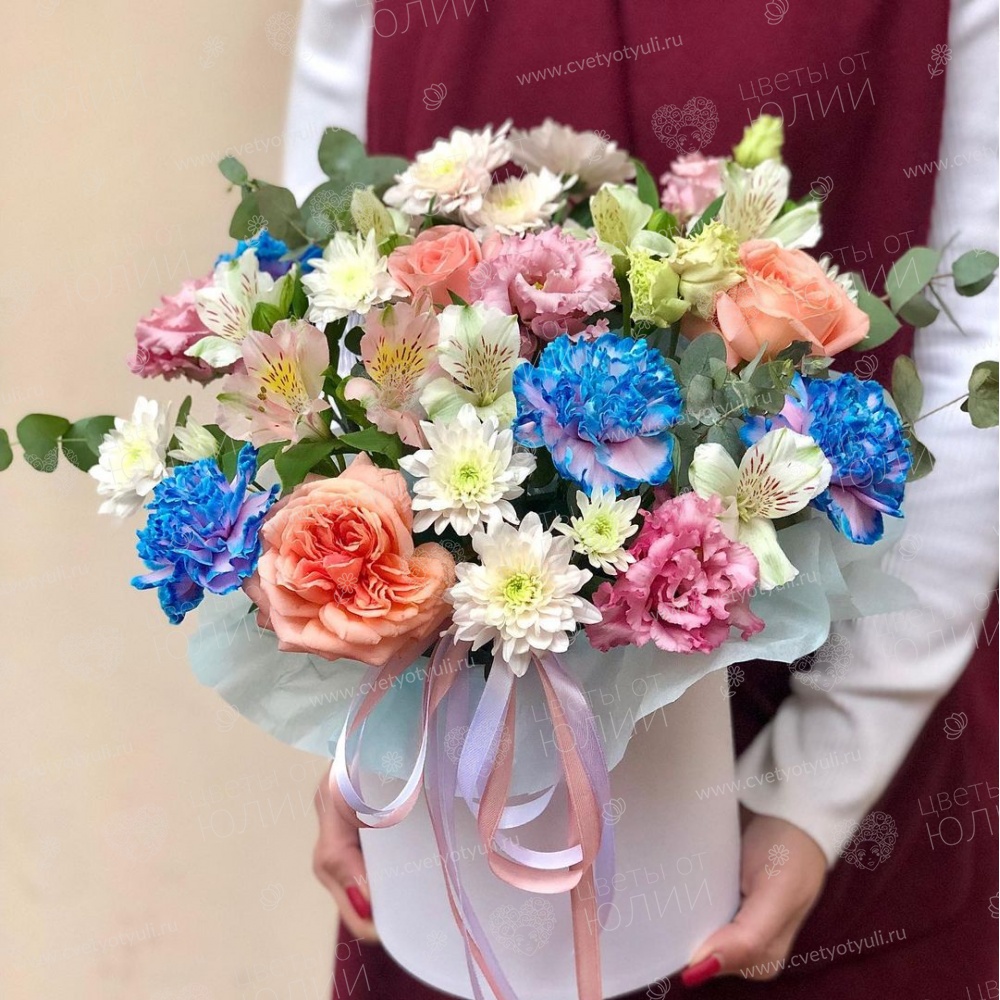 Коробка сборная из роз и гвоздик Элеонора