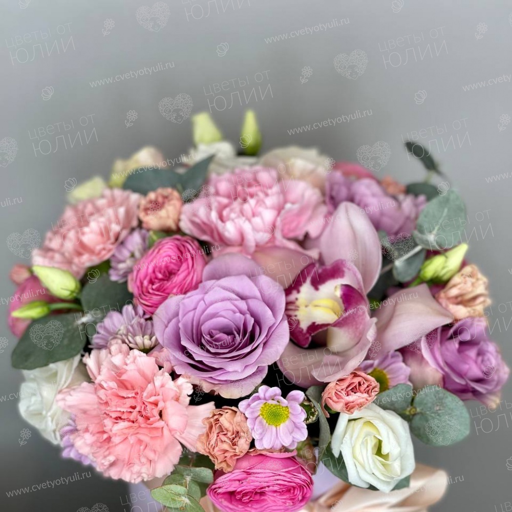 Коробка сборная из роз, орхидей и гвоздик