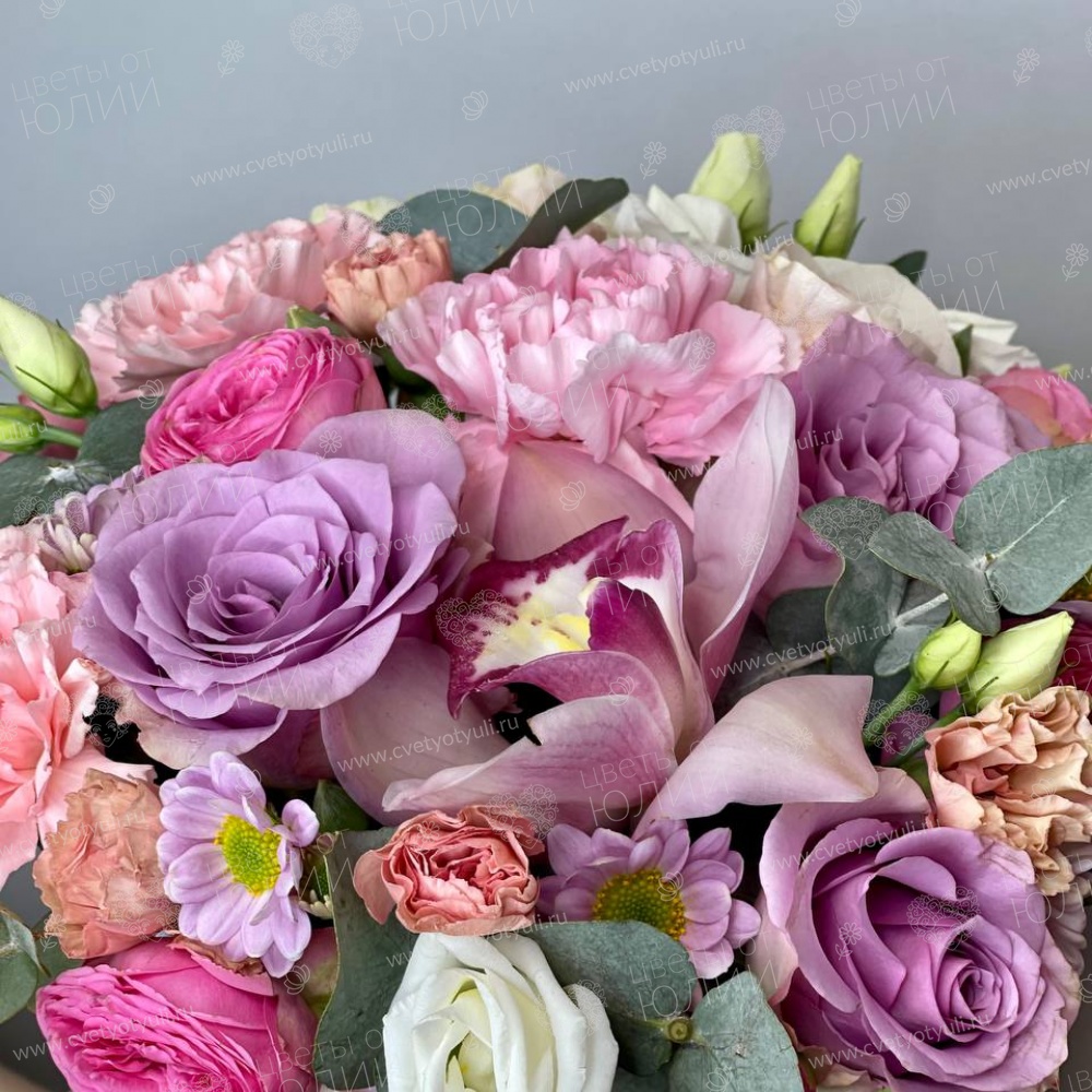 Коробка сборная из роз, орхидей и гвоздик