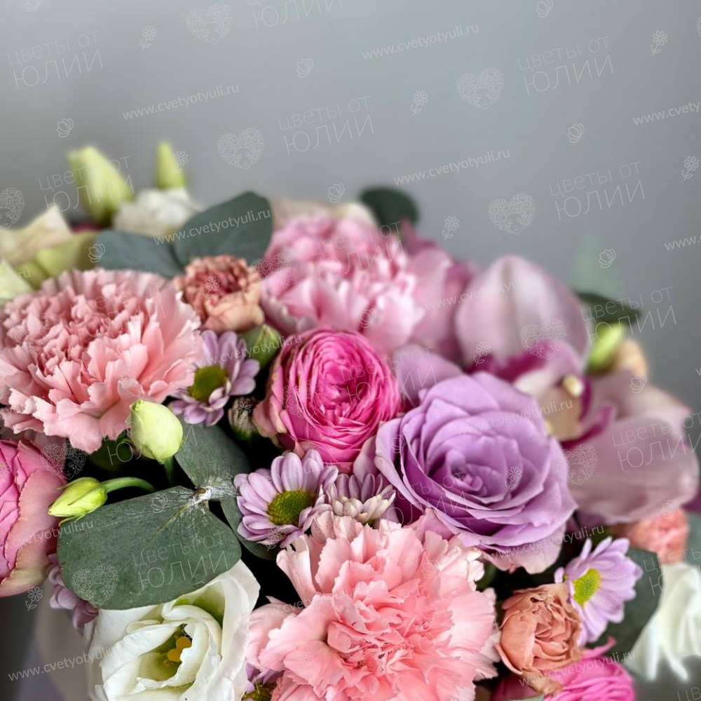 Коробка сборная из роз, орхидей и гвоздик