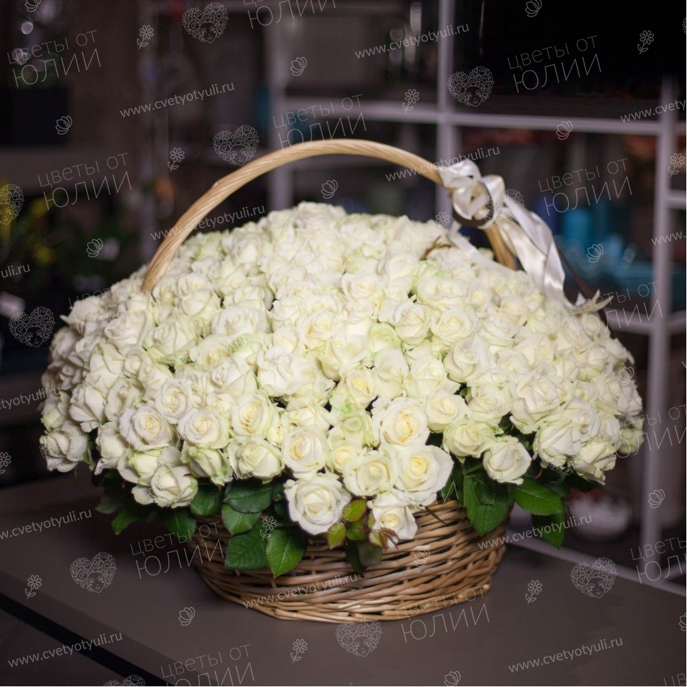 Корзина из 101 белой розы