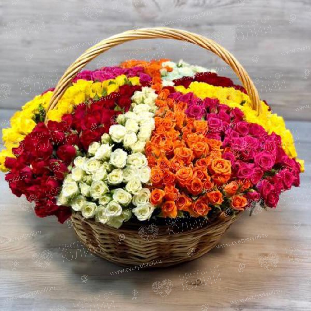 Корзина из 101 кустовой розы Ассорти красок