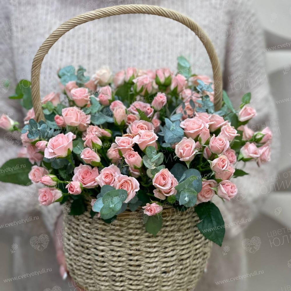 Корзина из 21 кустовой розы Сицилия