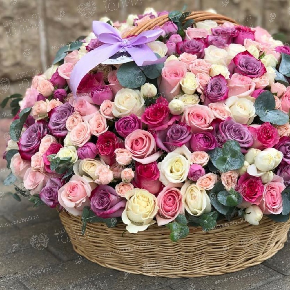 Корзина из 251 розы Неподражаемая