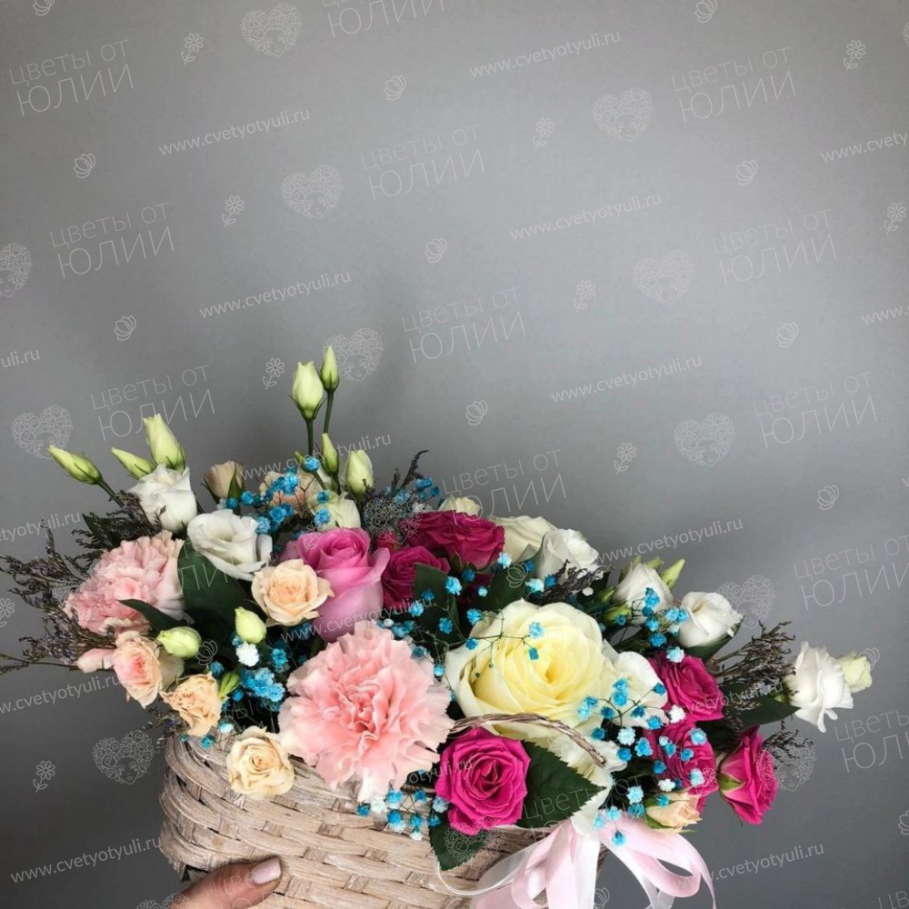 Корзина из роз и эустом Незабываемые чувства