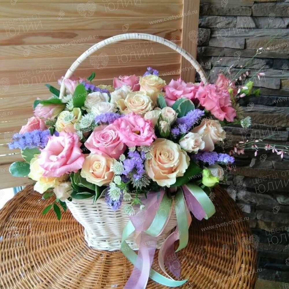 Корзина роз и эустом Восторг